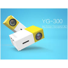 Descuento de primavera en Gearbest 38 Proyector YG-300